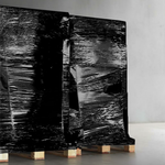 Démonstration de l'utilisation du produit Film étirable manuel Noir 450x270x17my sur fond neutre