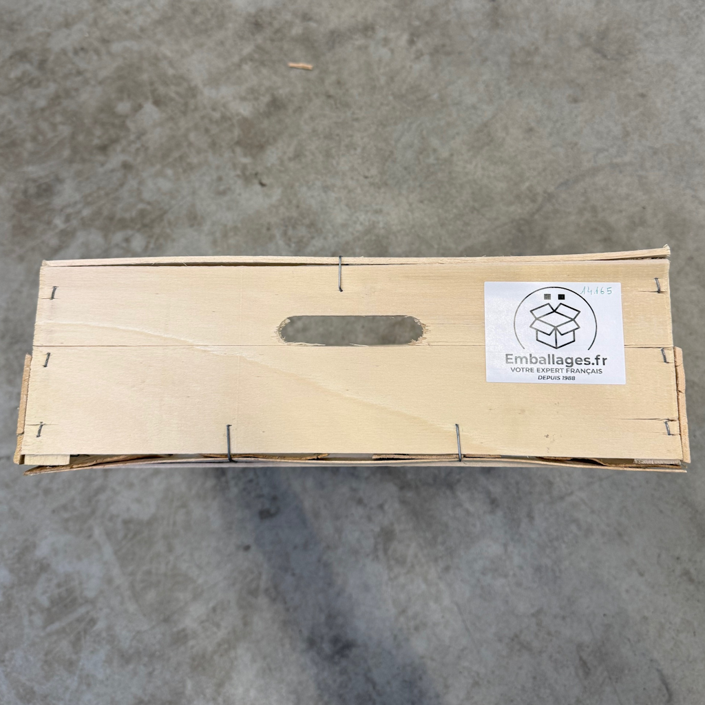 Démonstration de l'utilisation du produit Plateau Bois 60x40 C70 H120 poignées dans la vie de tout les jours