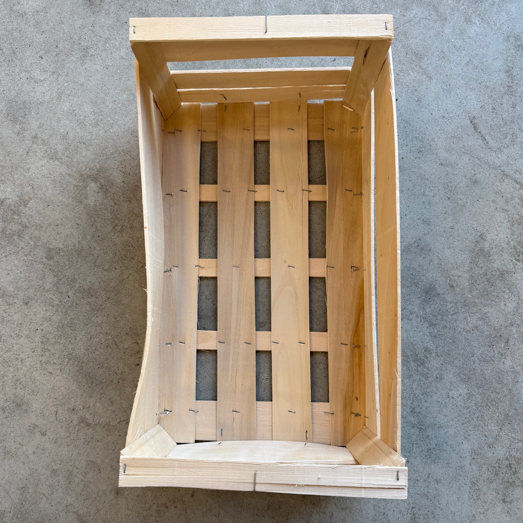 Démonstration de l'utilisation du produit Plateau Bois 50x30 C165 H200 sur fond neutre