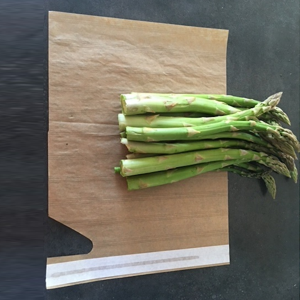 Démonstration de l'utilisation du produit Bande Papier Asperges en 1kg Kraft avec Adhésif dans la vie de tout les jours