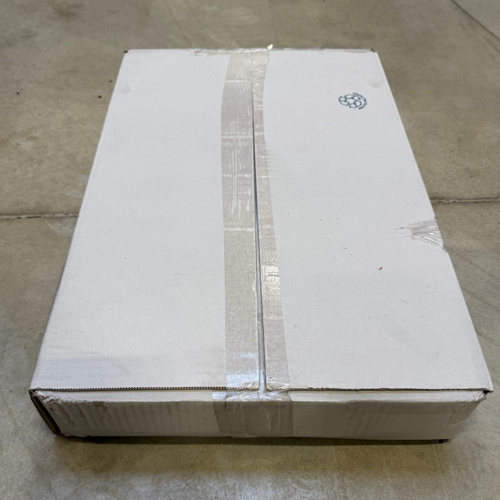 Démonstration de l'utilisation du produit Thermo Kraft Blanc Nadia - 33x50cm sur fond neutre