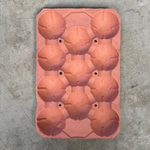 Démonstration de l'utilisation du produit Alvéole Cellulose Saumon Melon 11Q - 60X40cm sur fond neutre