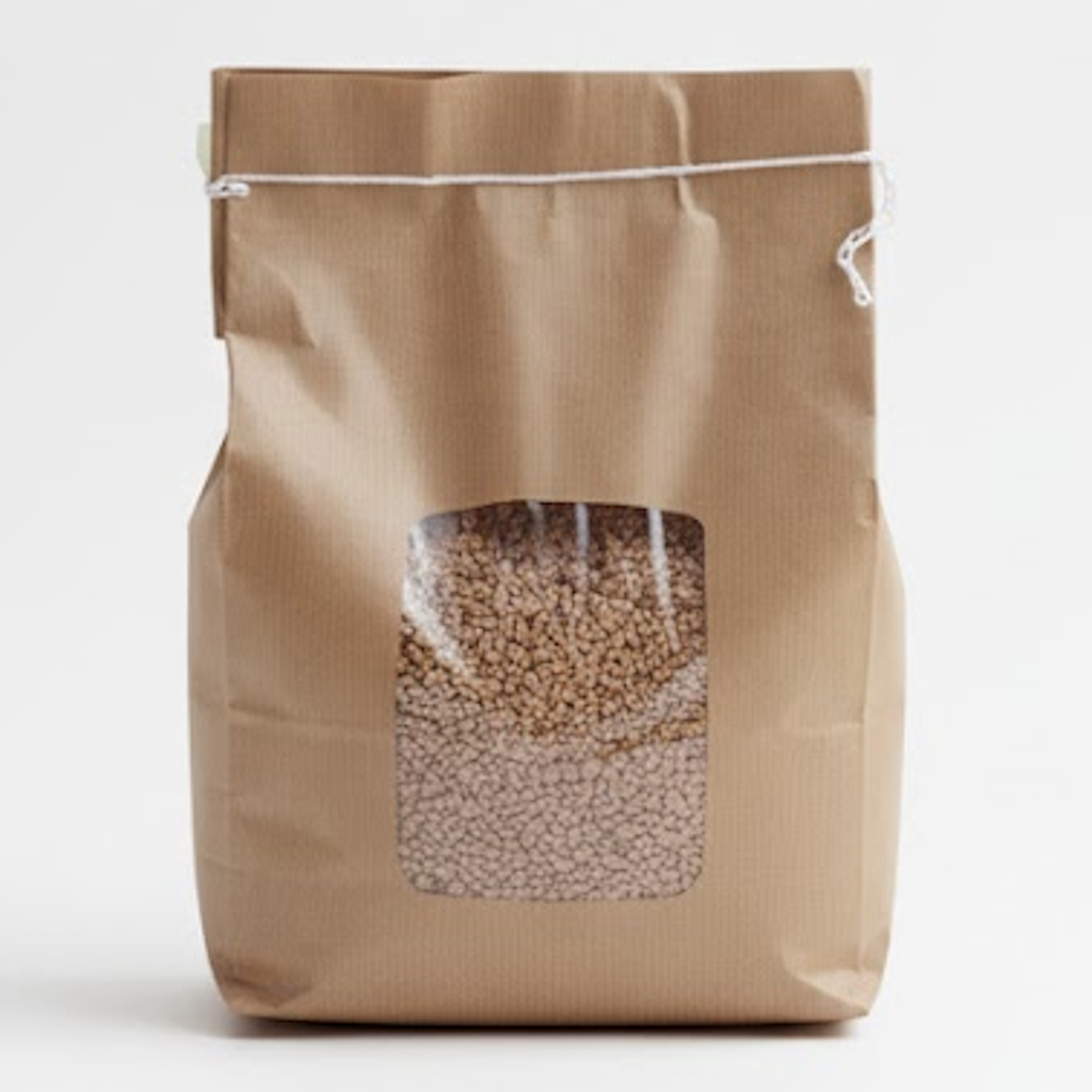 Démonstration de l'utilisation du produit Sac SOS Kraft Brun avec fenêtre (3kg) sur fond neutre