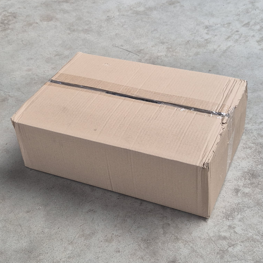 Présentation du colisage reçu pour le produit Sac SOS Noir Vergé avec fenêtre (2kg)