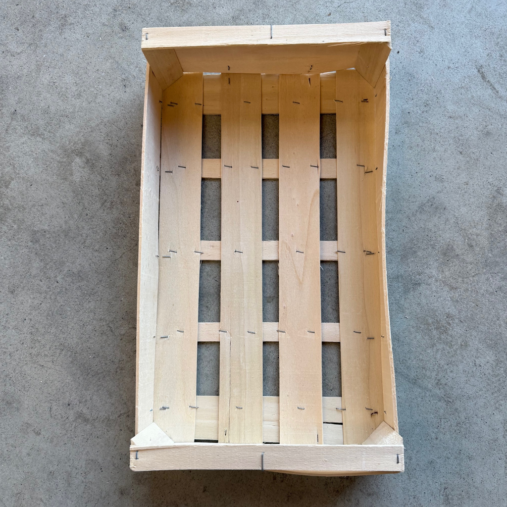 Démonstration de l'utilisation du produit Plateau Bois 50x30 C70 H100 sur fond neutre