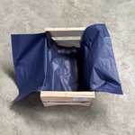 Démonstration de l'utilisation du produit Format Cristallose Bleu 50x100cm sur fond neutre