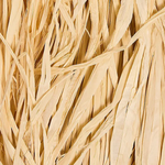 Raphia naturel en fibres beiges claires disposées en liasse dense et entrelacée