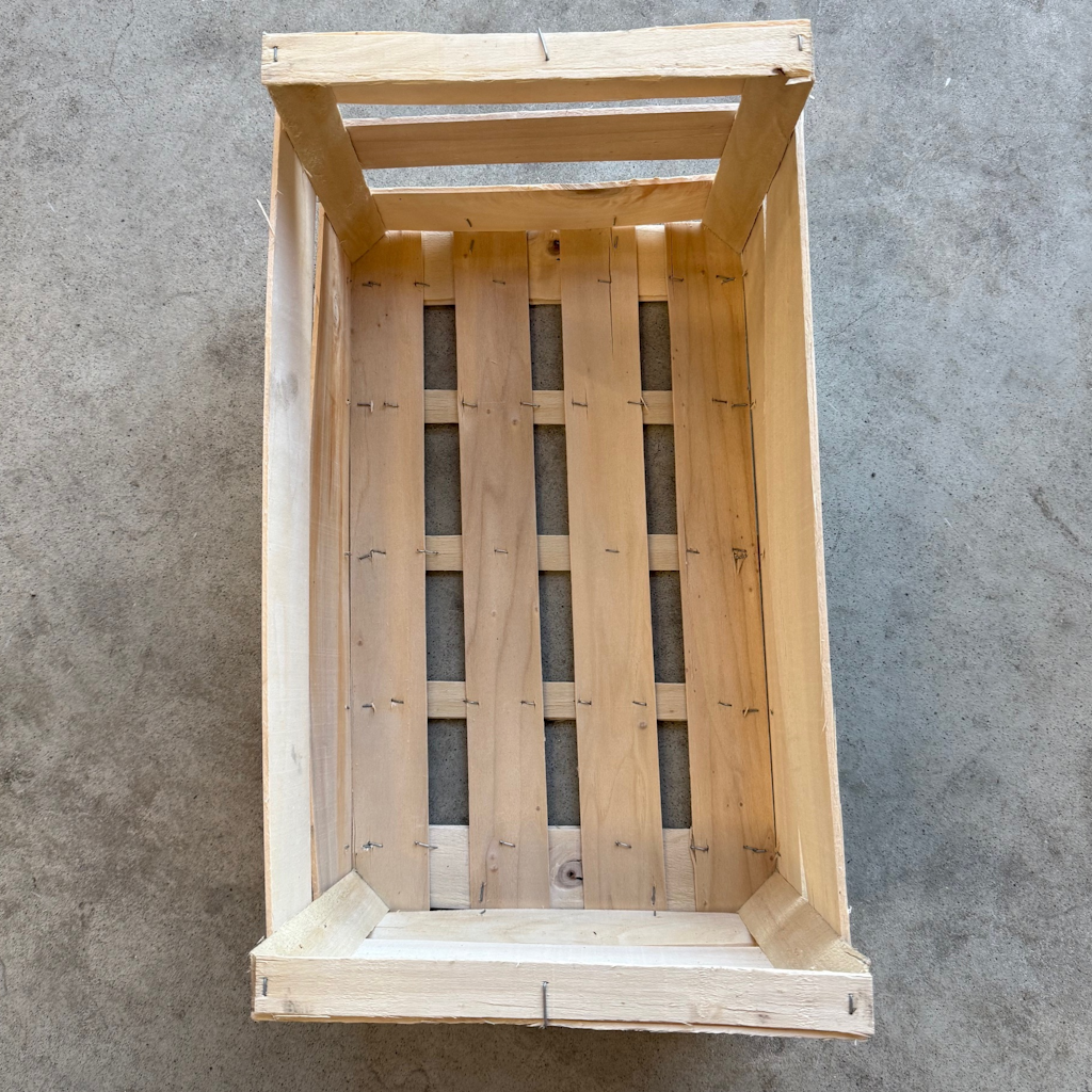 Démonstration de l'utilisation du produit Plateau Bois 50x30 C220 H255 sur fond neutre