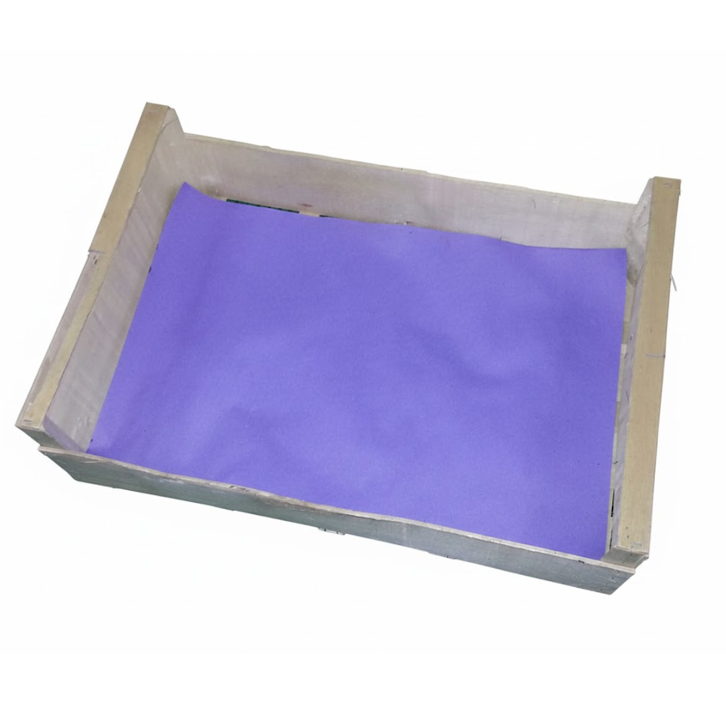 Démonstration de l'utilisation du produit Fond de Caisse Bleu pour Plateau 40x30 sur fond neutre