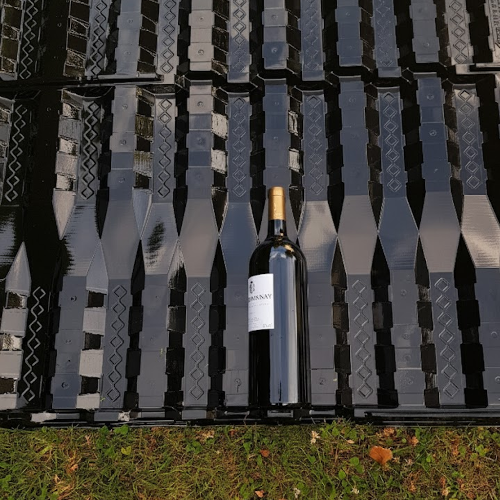 Démonstration de l'utilisation du produit VINPLAST MAGNUM 110 - 1200x1000mm sur fond neutre