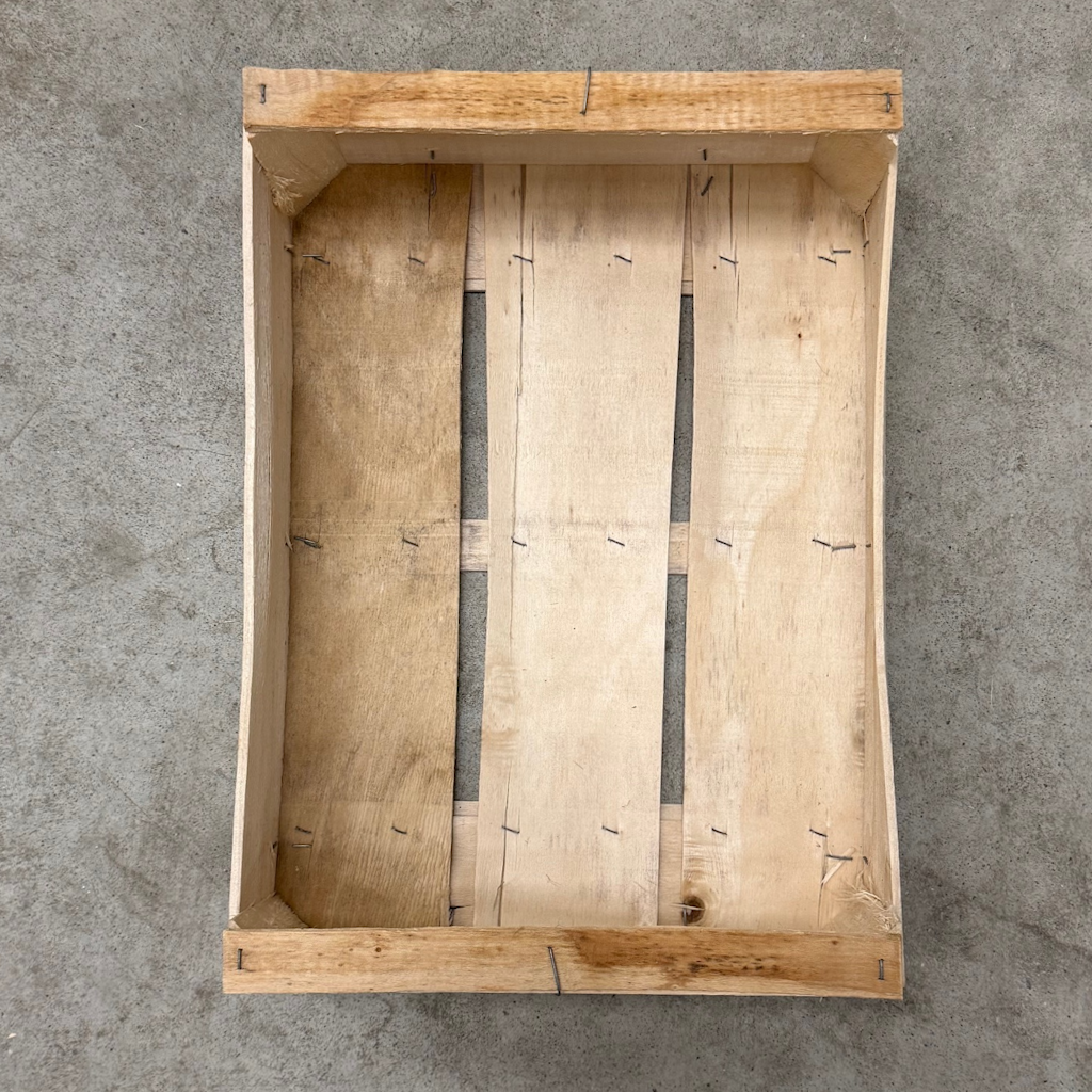 Démonstration de l'utilisation du produit Plateau Bois 40x30 C80 H100 sur fond neutre