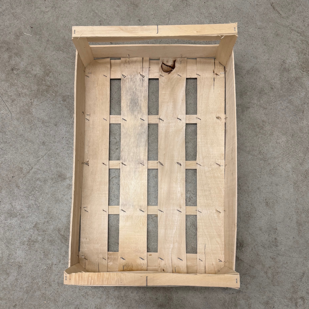 Démonstration de l'utilisation du produit Plateau Bois 60x40 C90 H145 sur fond neutre