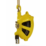 Démonstration de l'utilisation du produit Suspenseur/Equilibreur pour couseuse type ''R'' sur fond neutre