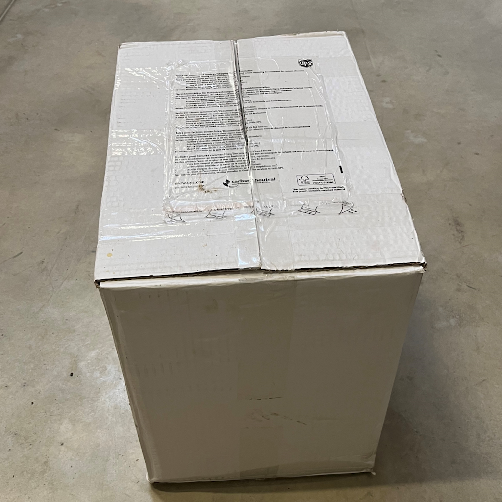 Présentation du colisage reçu pour le produit Couseuse Portative "R"