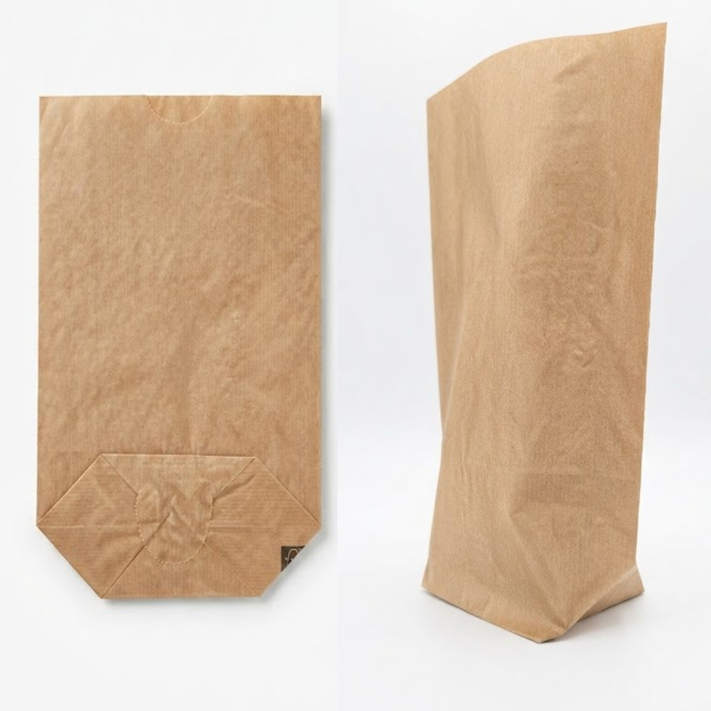 Sac écorné kraft écru à fond plat, présenté à plat et en volume sur fond blanc