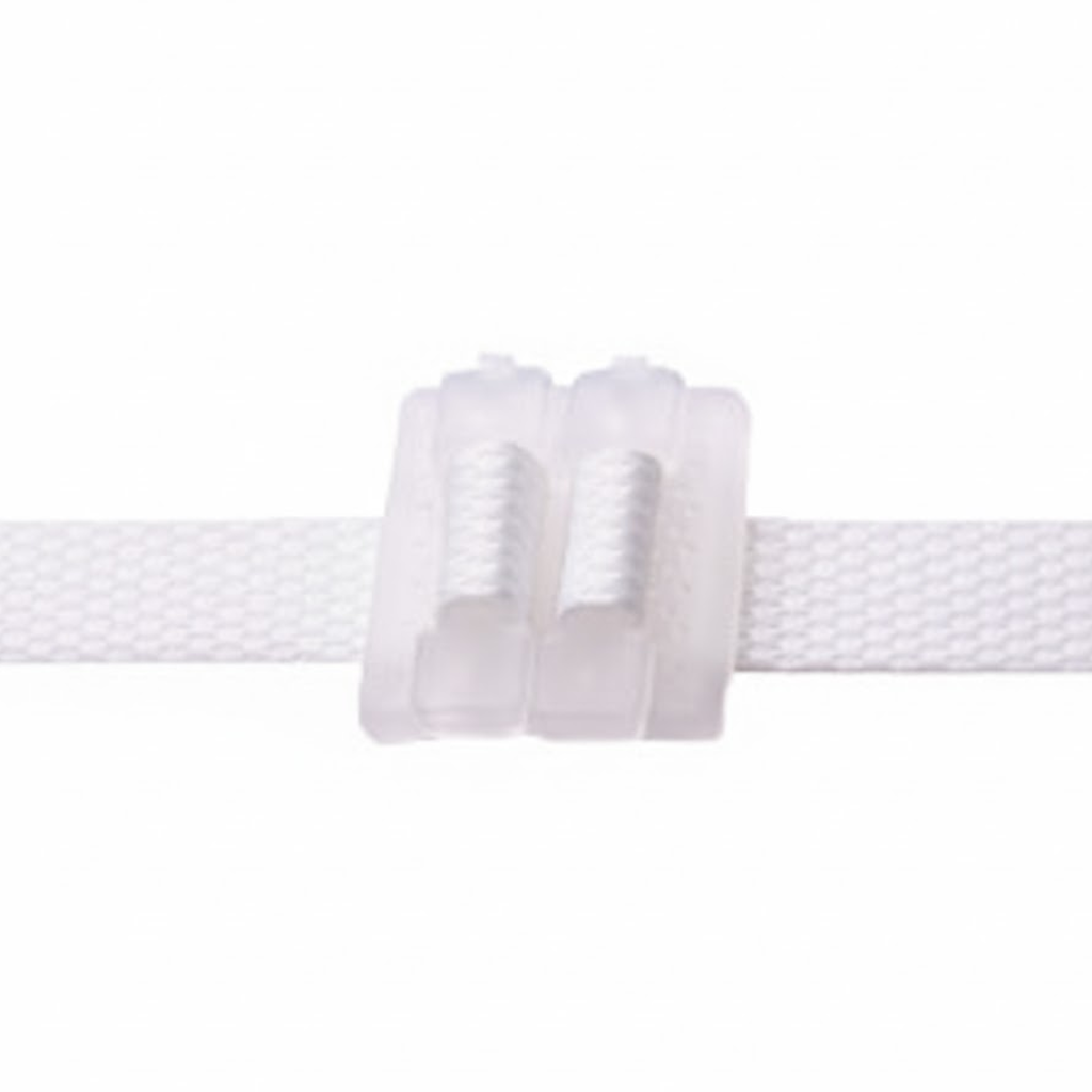 Démonstration de l'utilisation du produit Boucle Plastique pour Feuillard 13mm sur fond neutre