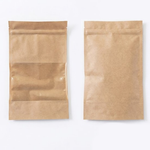 Deux sachets kraft avec fenêtre transparente et fermeture zip, vus de face sur fond blanc