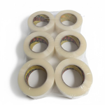 Démonstration de l'utilisation du produit Ruban Adhésif PP Hot Melt Transparent 3M3739 sur fond neutre