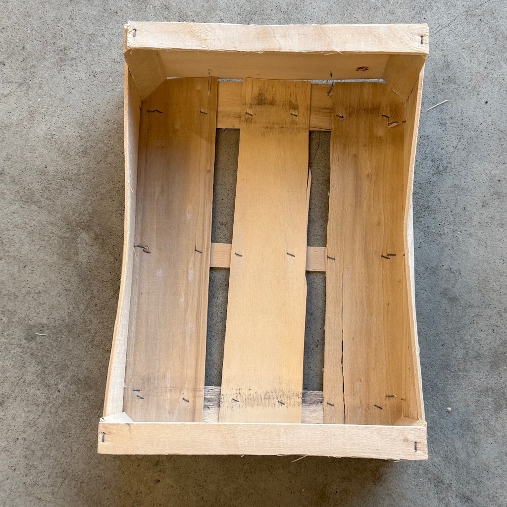 Démonstration de l'utilisation du produit Plateau Bois 40x30 C80 H120 sur fond neutre