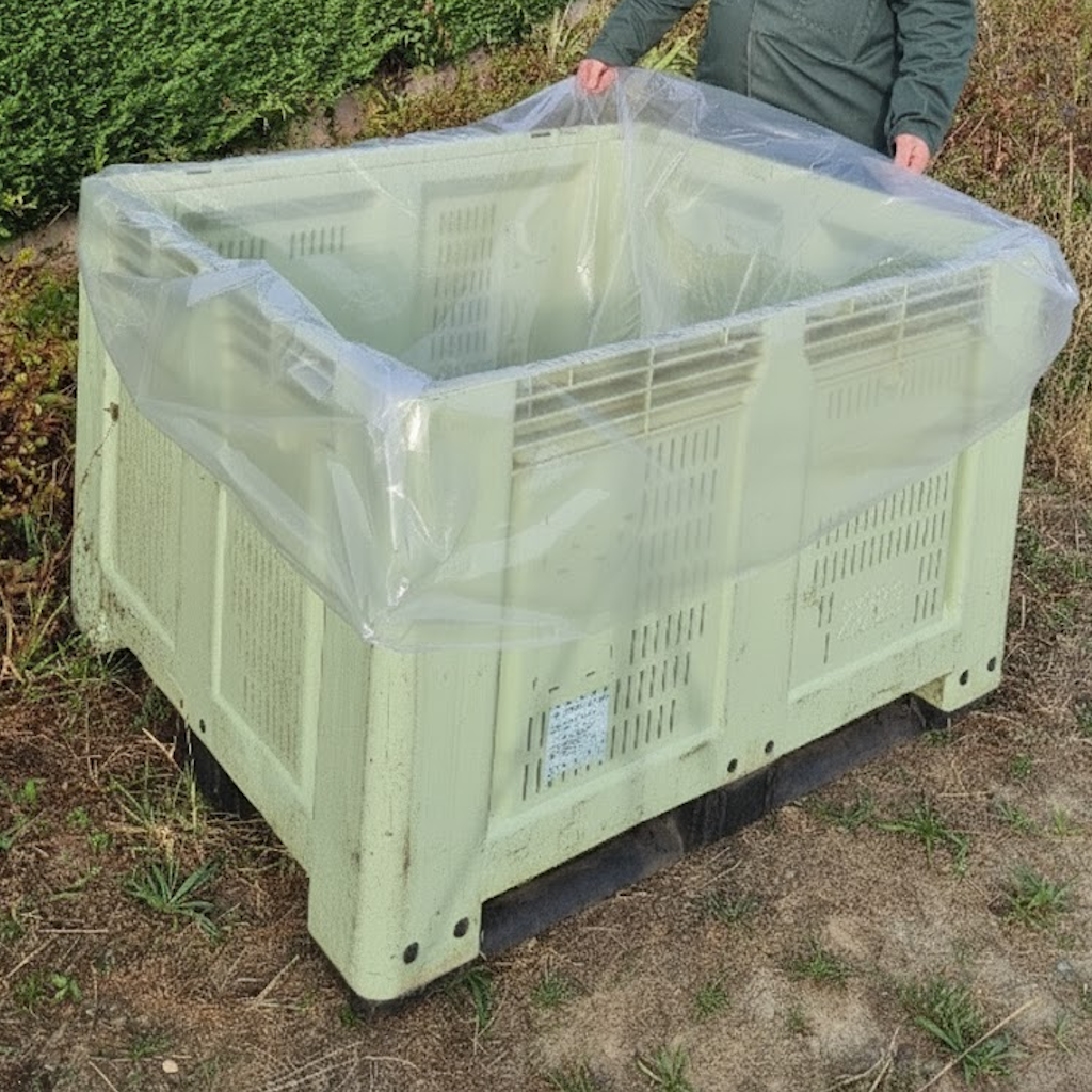 Démonstration de l'utilisation du produit Housse palox PE Neutre - 1250+530/530x1750mm - 60 µm sur fond neutre