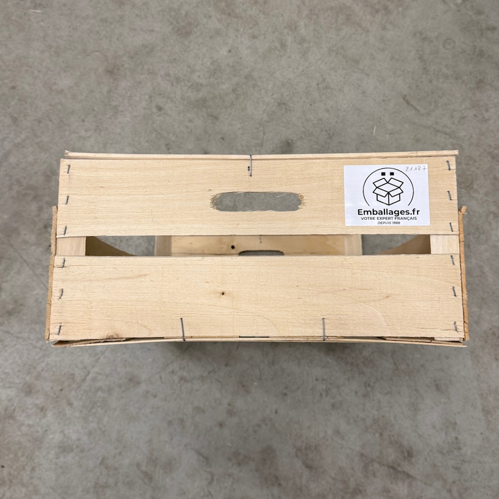 Démonstration de l'utilisation du produit Plateau Bois 60x40 C130 H175 poignées dans la vie de tout les jours