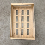 Démonstration de l'utilisation du produit Plateau Bois 60x40 C150 H170 sur fond neutre