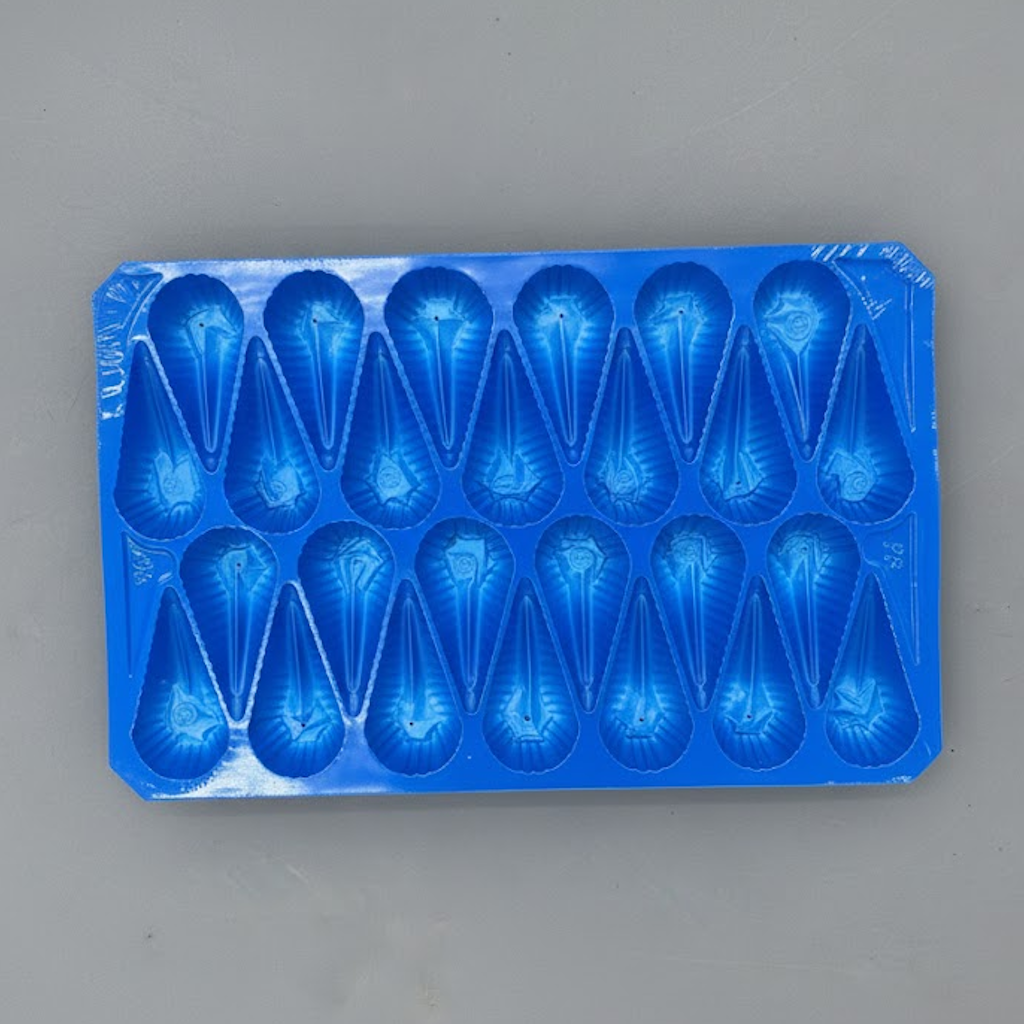 Démonstration de l'utilisation du produit Alvéole PP Poires Williams 26F - 60x40cm sur fond neutre